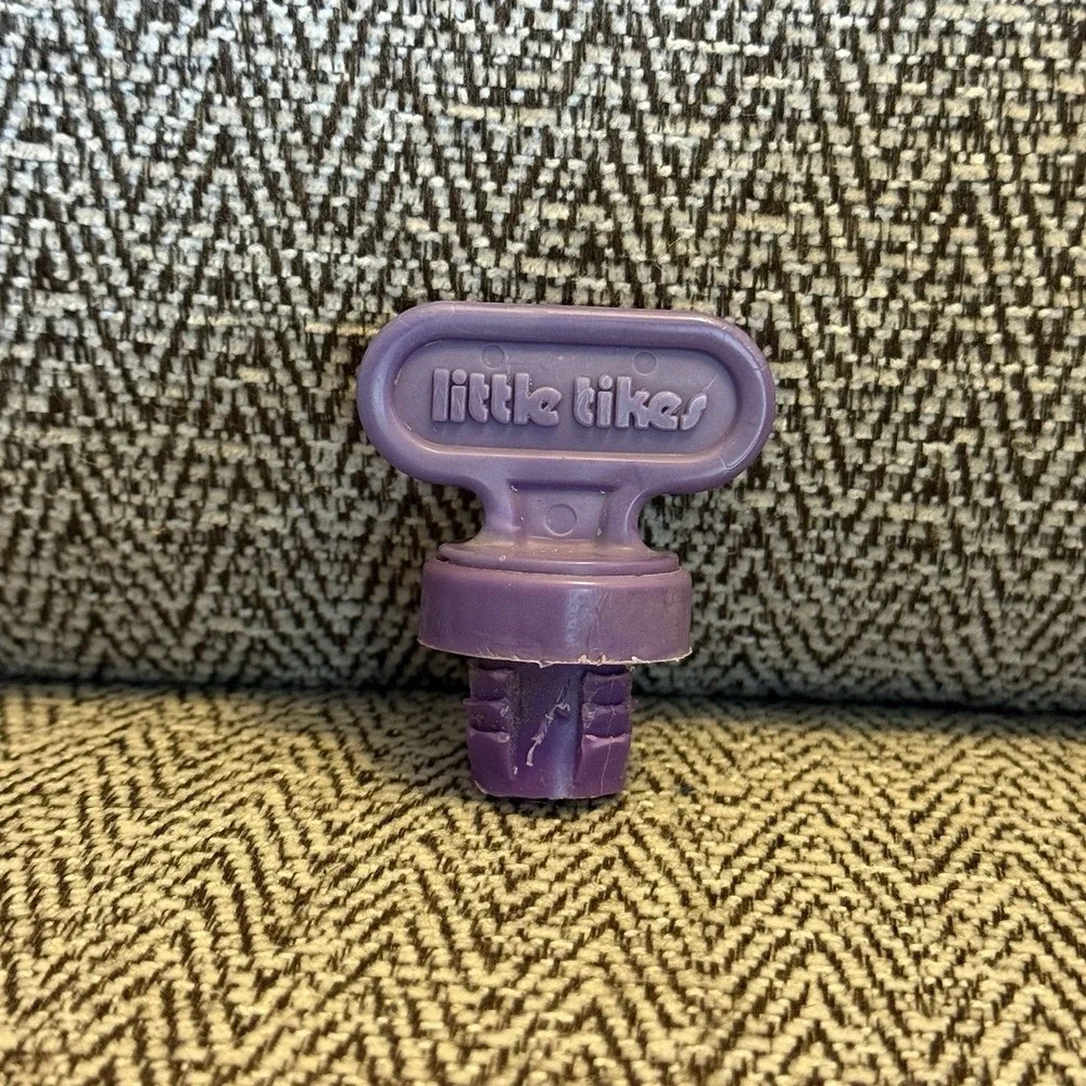 Little Tikes Cozy Coupe Car Replacement‎ part Purple Key